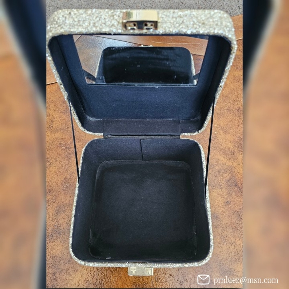 Victoria's Secret Gold Glitter Makeup Train Case - Picture 4 of 8